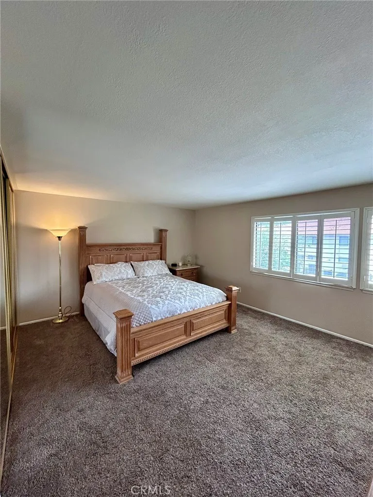 MASTER BEDROOM W/KING BED