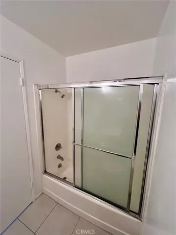 UPSTAIRS FULL BACH W/SHOWER
