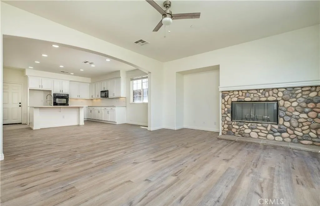Kitchen - Family Rm