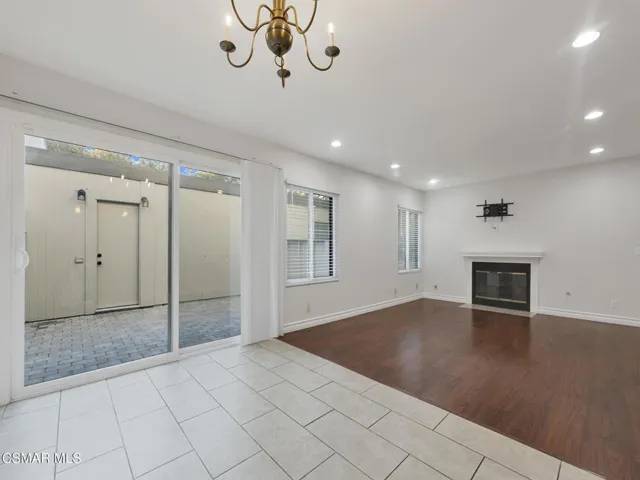 Breakfast Nook/Living Room