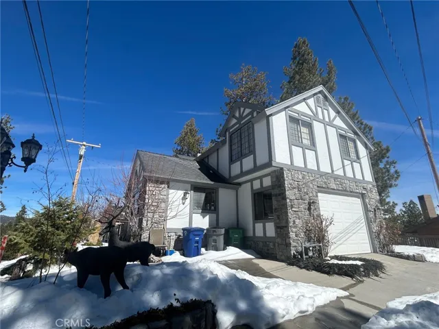Winter, spring, summer or fall an incredible HOME near skiing, lake& more