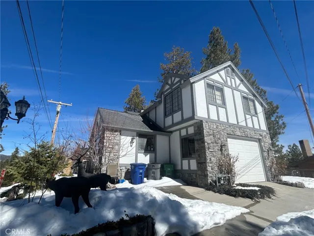 Winter, spring, summer or fall an incredible HOME near skiing, lake& more