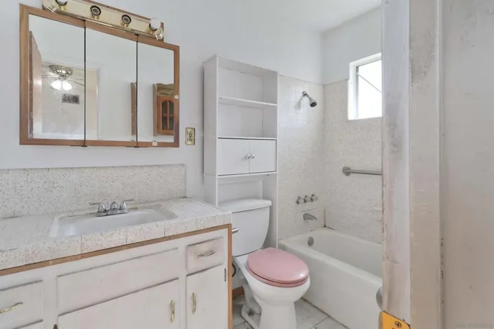 Uit B Master Bath