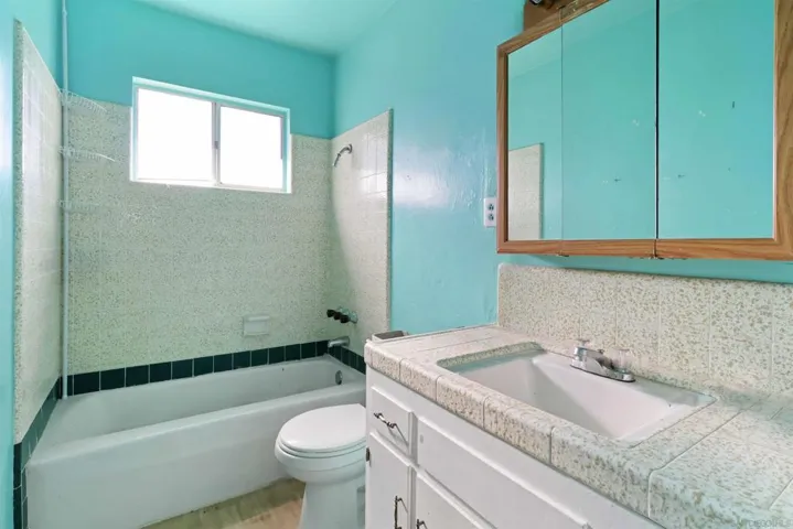 Unit B- Bathroom