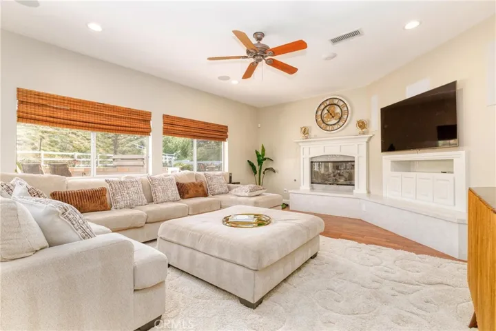 15257 Saddleback, Canyon Country, California 91387