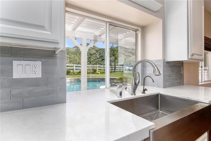 15257 Saddleback, Canyon Country, California 91387