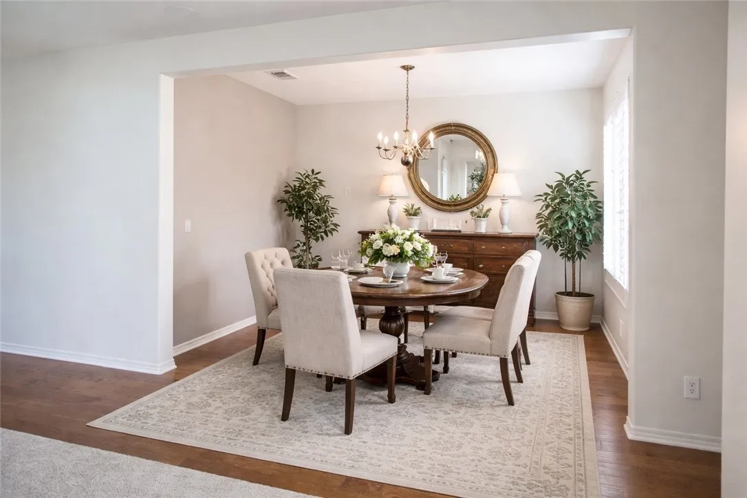 Dining Room VIRTUALLY STAGED