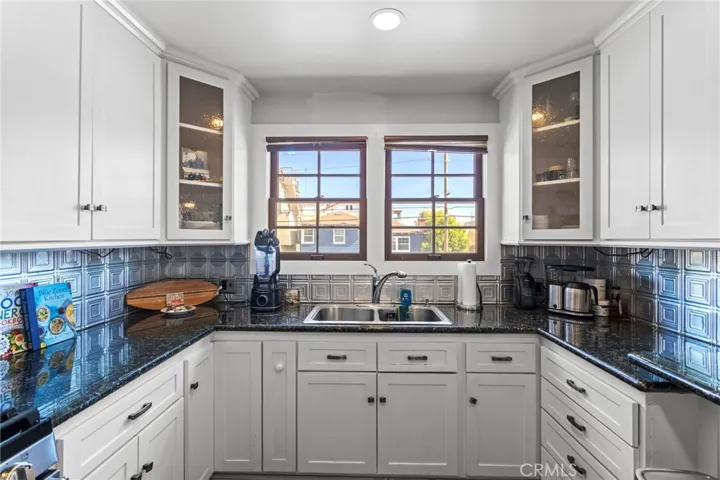 6518 Kitchen