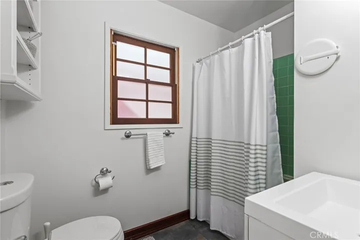 6520 Bathroom
