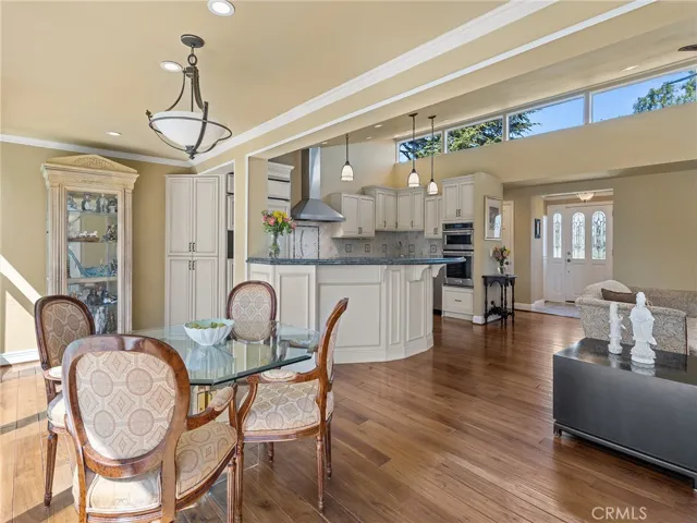 Kitchen/Eating Area