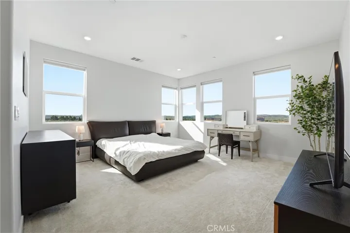 458 Loon, Irvine, California 92618