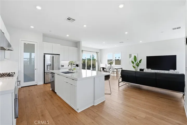 458 Loon, Irvine, California 92618