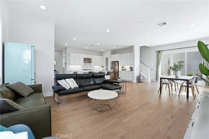 458 Loon, Irvine, California 92618