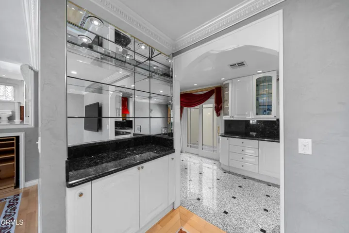 025_1118_oberlin_dr_glendale_ca_91205-35