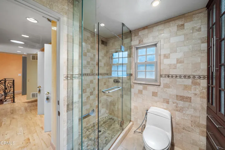 038_1118_oberlin_dr_glendale_ca_91205-52