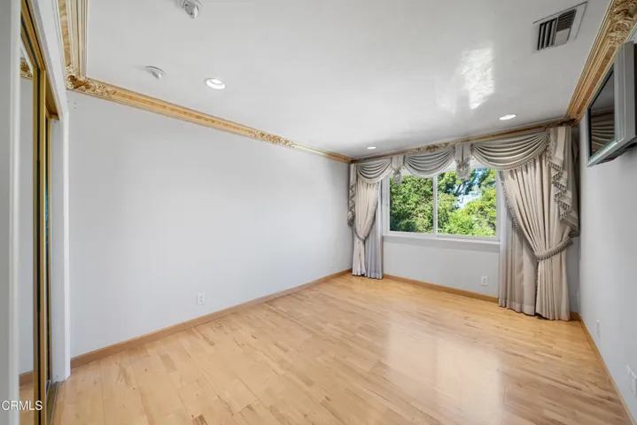 036_1118_oberlin_dr_glendale_ca_91205-49