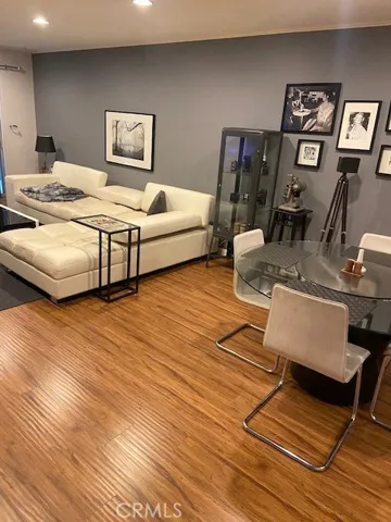 living room/dining
