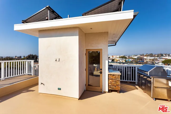 702 Pacific Ave., Venice, California 90291