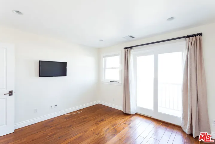 702 Pacific Ave., Venice, California 90291