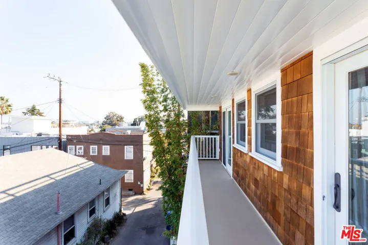 702 Pacific Ave., Venice, California 90291