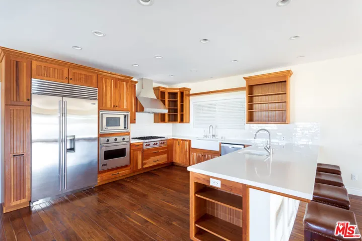 702 Pacific Ave., Venice, California 90291