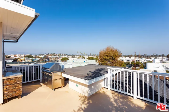 702 Pacific Ave., Venice, California 90291