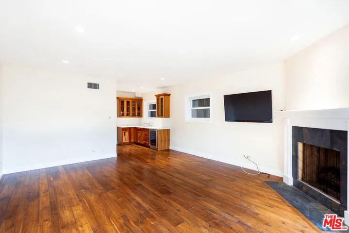 702 Pacific Ave., Venice, California 90291