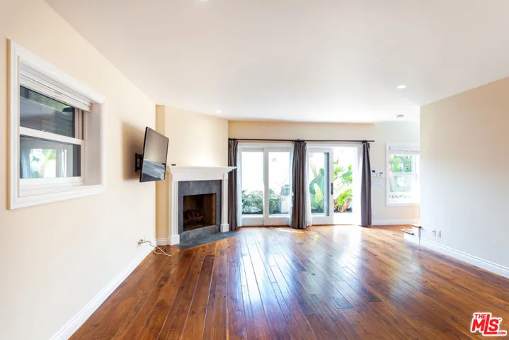 702 Pacific Ave., Venice, California 90291