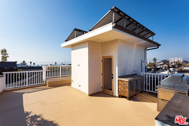 702 Pacific Ave., Venice, California 90291