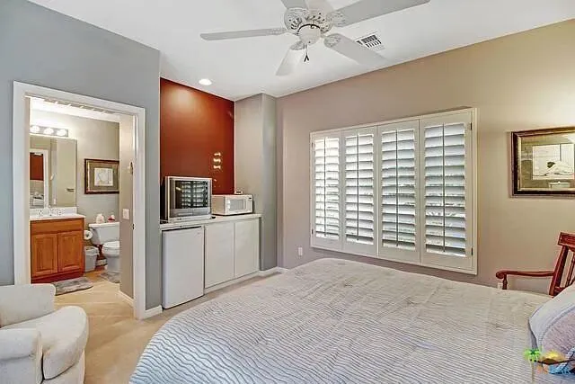 79729560-DC80-4F19-8FAB-EB066D1E0372_1_1