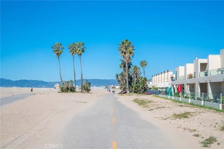 8710 Delgany 3, Playa Del Rey, California 90293