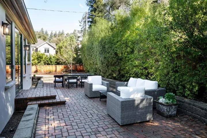 17 Almendral Avenue, Atherton, California 94027