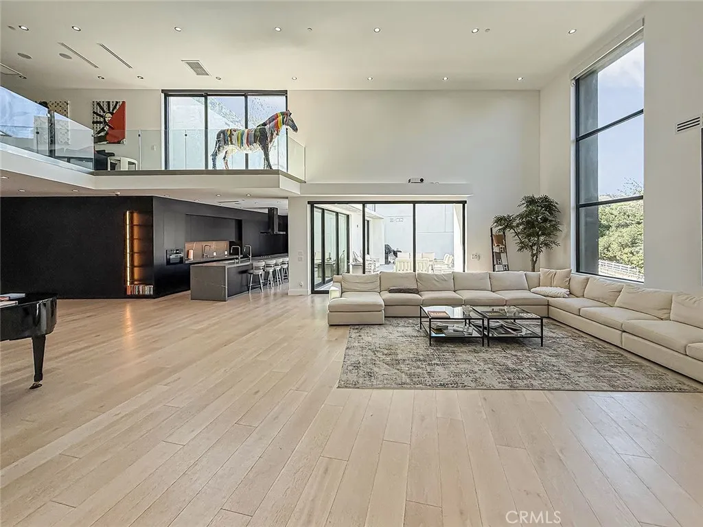 Living Room/Kitchen