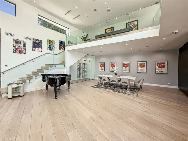 Living Room/ Wine/Wine Room