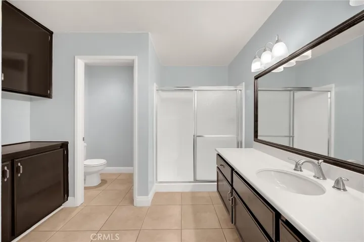 Main master bedroom ensuite