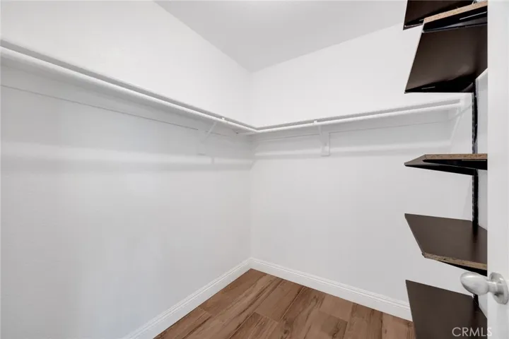 2nd master bedroom has walk-in closet