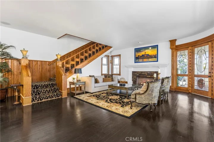 1919 Santa Ana, Costa Mesa, California 92627