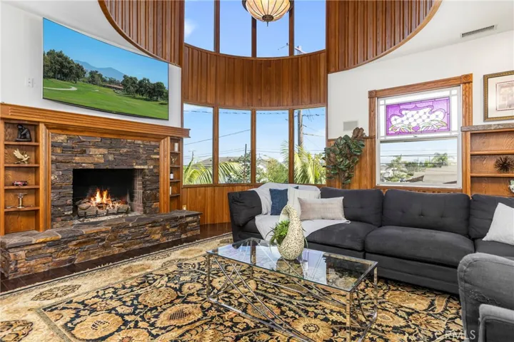 1919 Santa Ana, Costa Mesa, California 92627