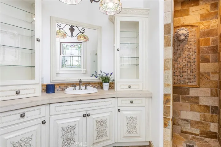 1919 Santa Ana, Costa Mesa, California 92627