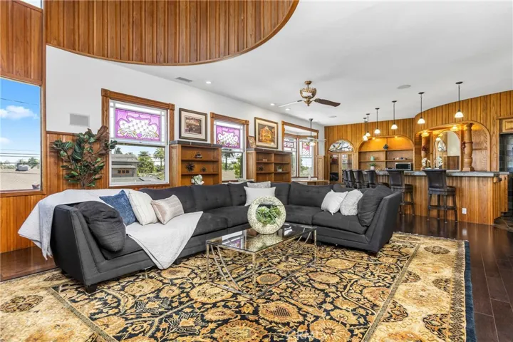 1919 Santa Ana, Costa Mesa, California 92627