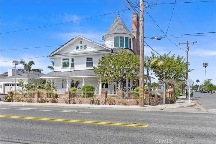 1919 Santa Ana, Costa Mesa, California 92627