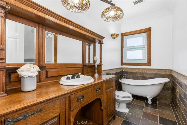 1919 Santa Ana, Costa Mesa, California 92627