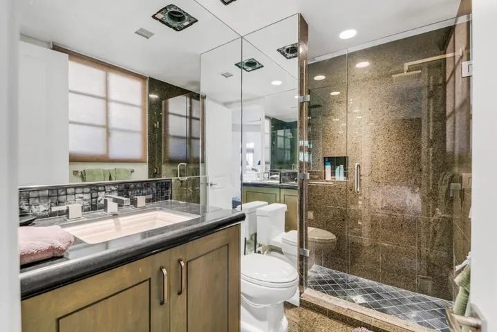 21 BATHROOM MLS
