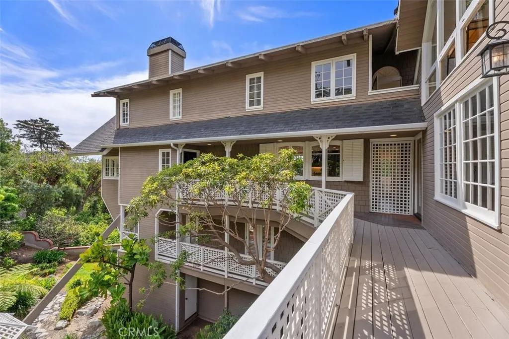 Charming entry deck leading to the home.