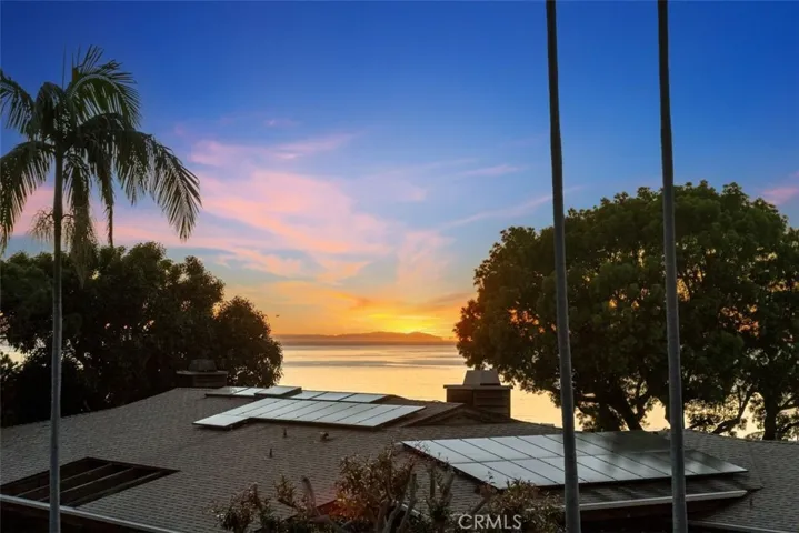 Sun setting just behind Catalina Island, breathtaking!
