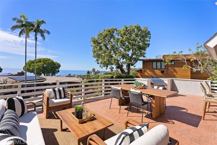 Entertaining friends al fresco directly located off the kitchen and indoor dining area.  Can you just feel and smell the ocean breeze?
