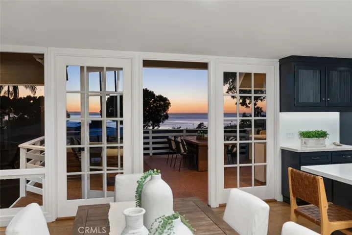 Stepping onto your deck for evening dinner or appetizers is so inviting!