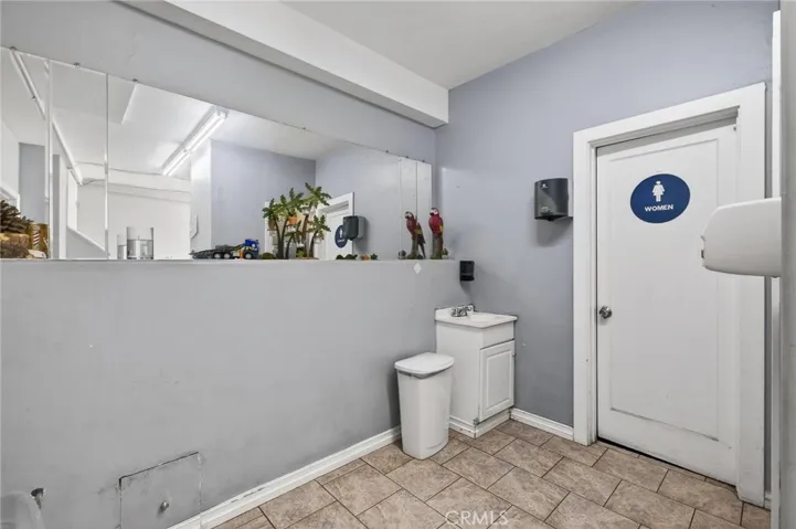 Barber Shop Bath