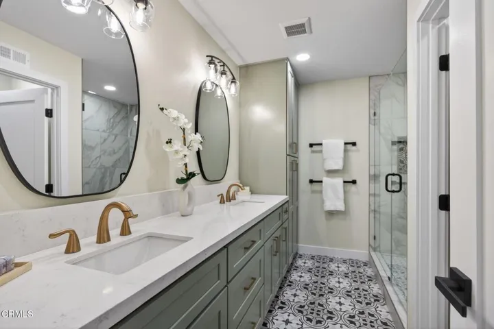 Dual Vanity with Quartz Countertops