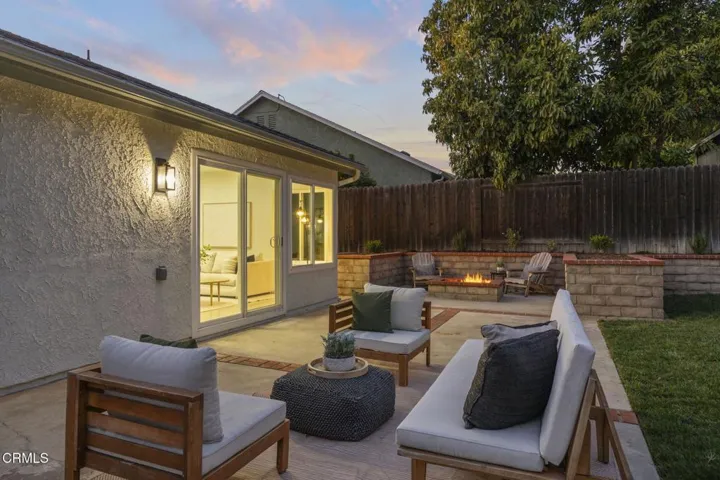 Inviting Outdoor Lounge & Fire Feature
